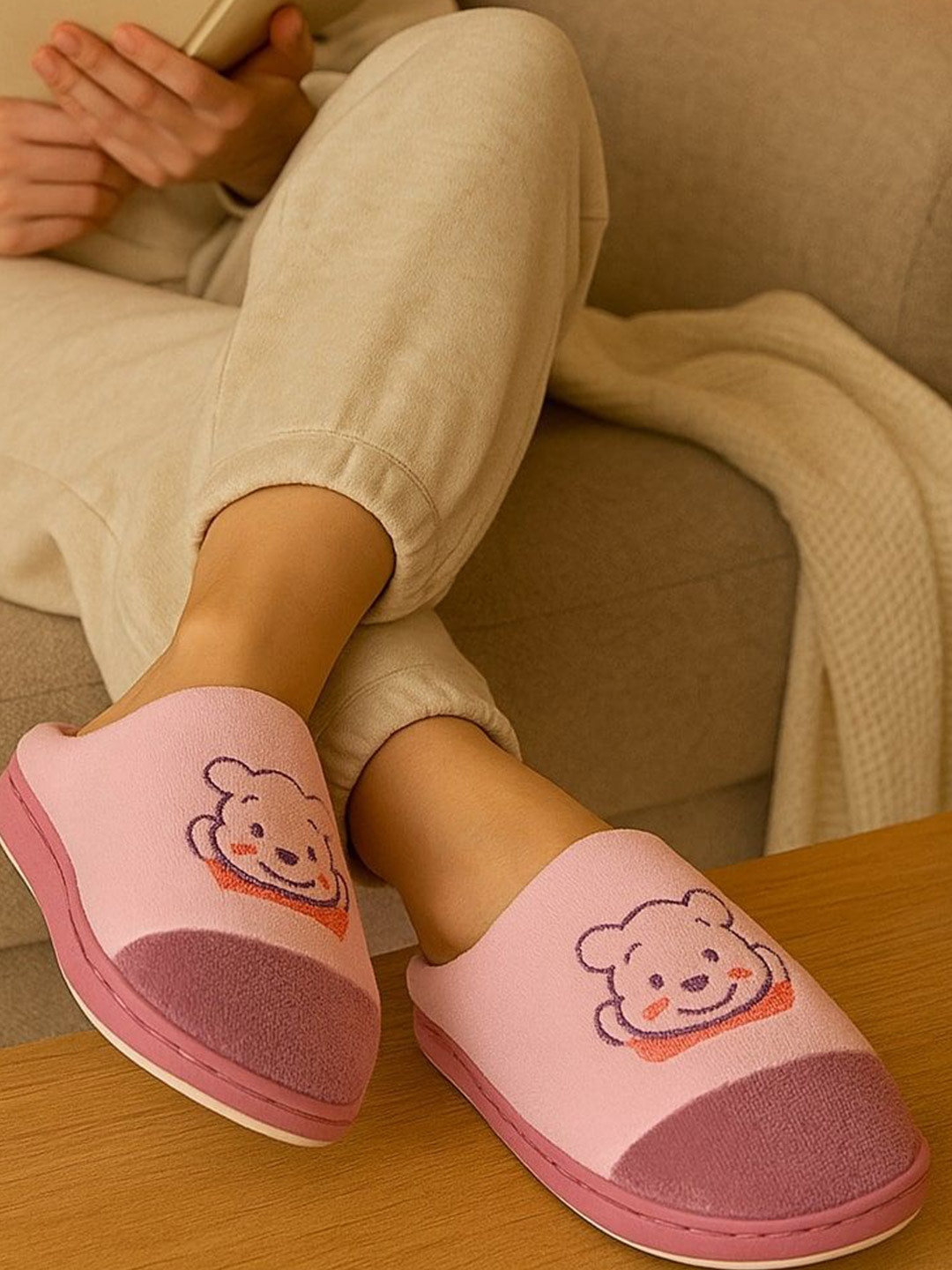 WOLVESDEN Women Cartoon Room Slippers