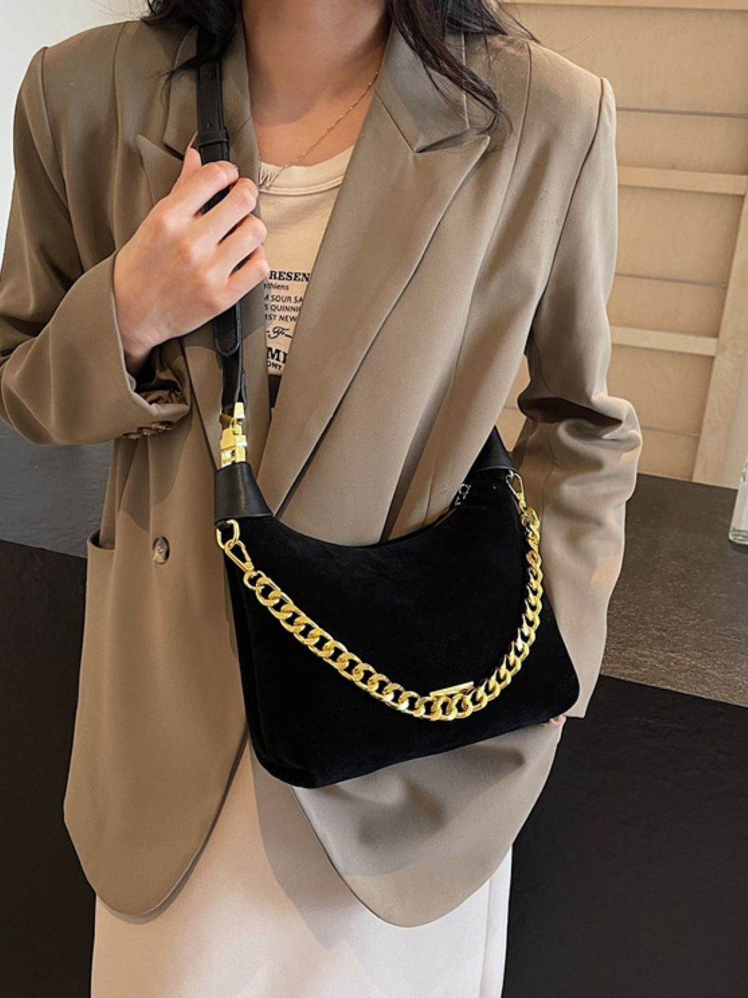 CORSICA Black Solid Polyester Swagger Handheld Bag With Chain Handle