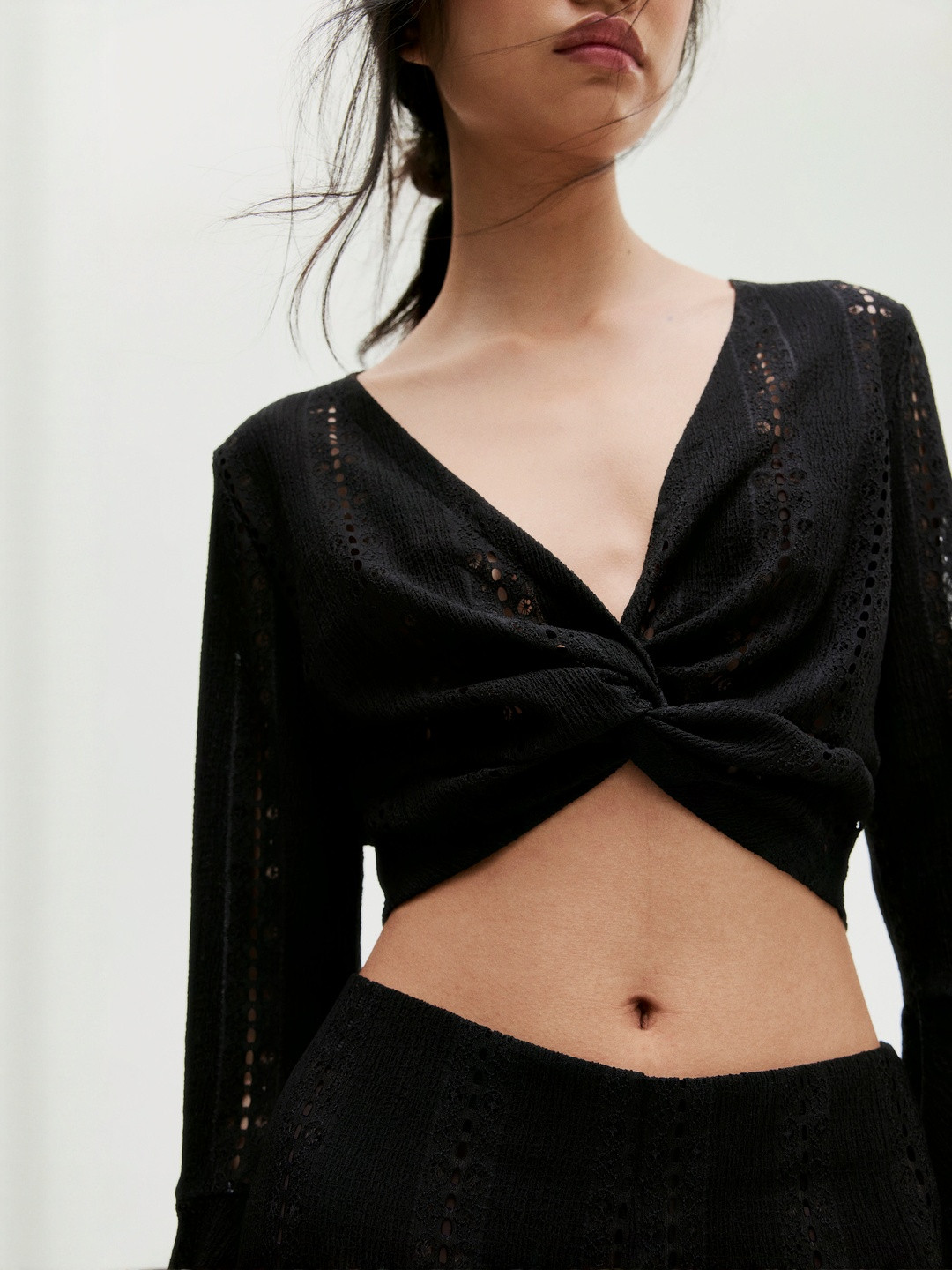 H&M Women Cropped Twist-Detail Fitted Top