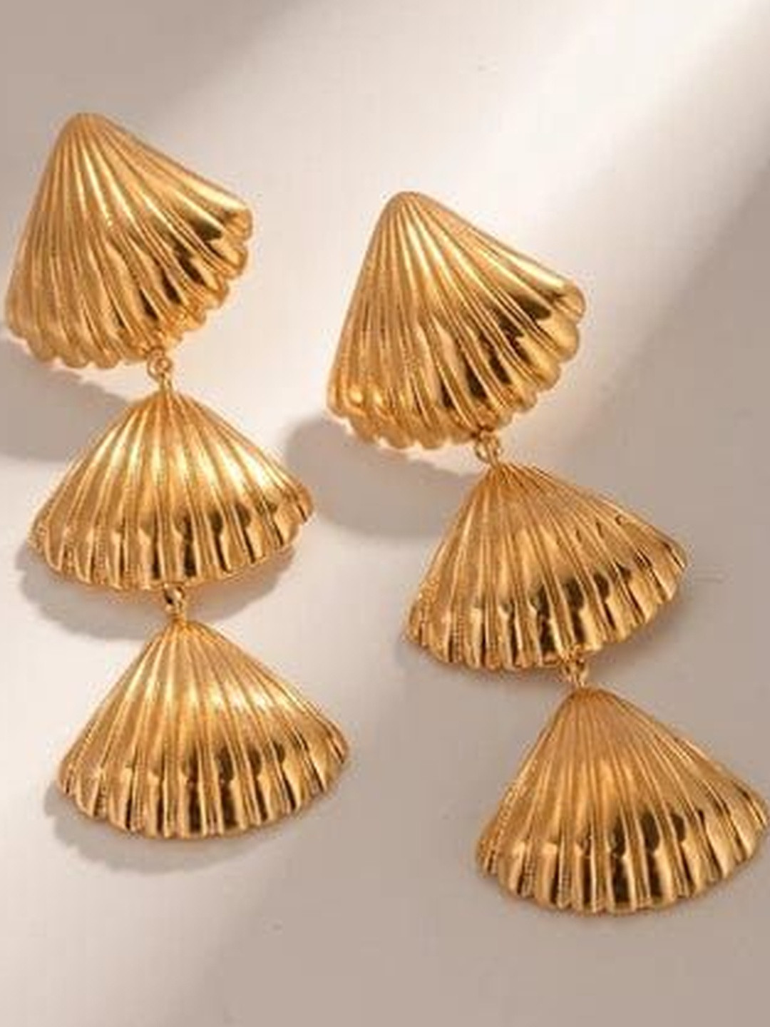 DZOIR Women Gold-Plated Shell Shape & 3 Layered Metal Drop Earrings