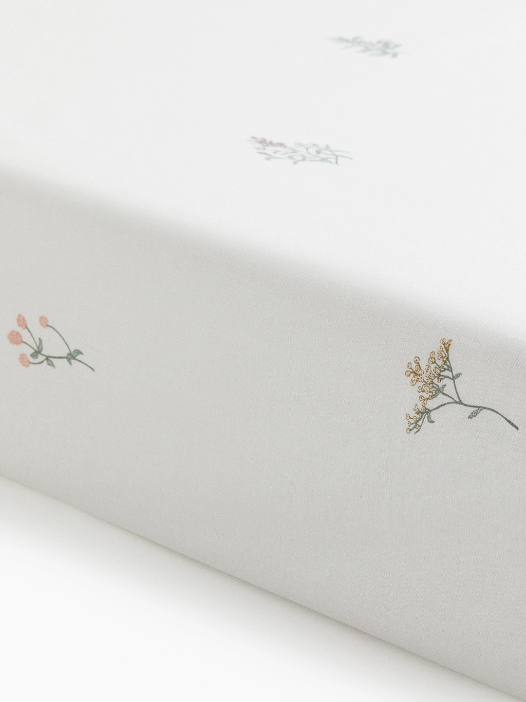 H&M White & Green Floral 144 TC Single Bedsheet with Pillow Covers