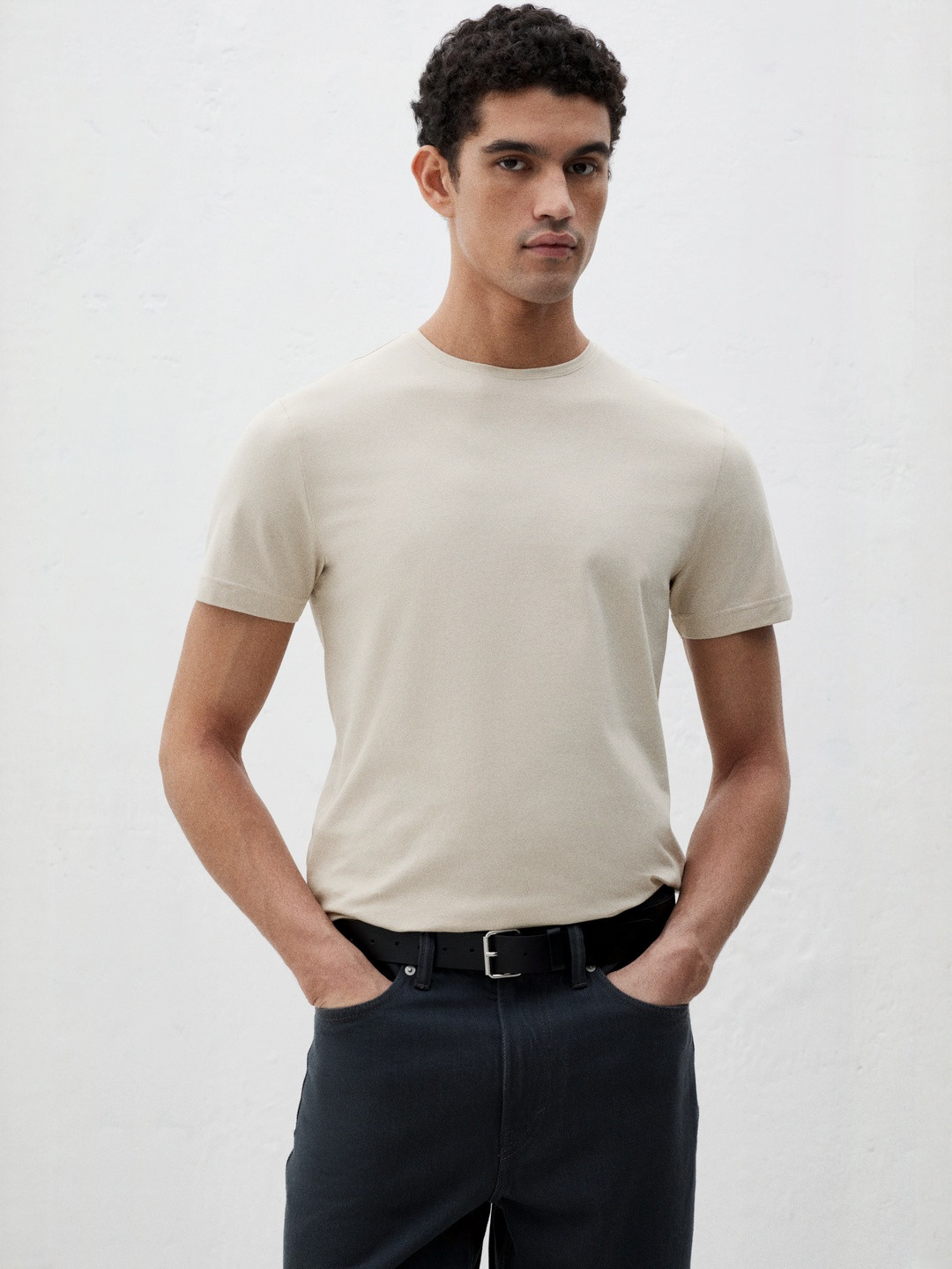 H&M Slim Fit Round-Necked T-shirt