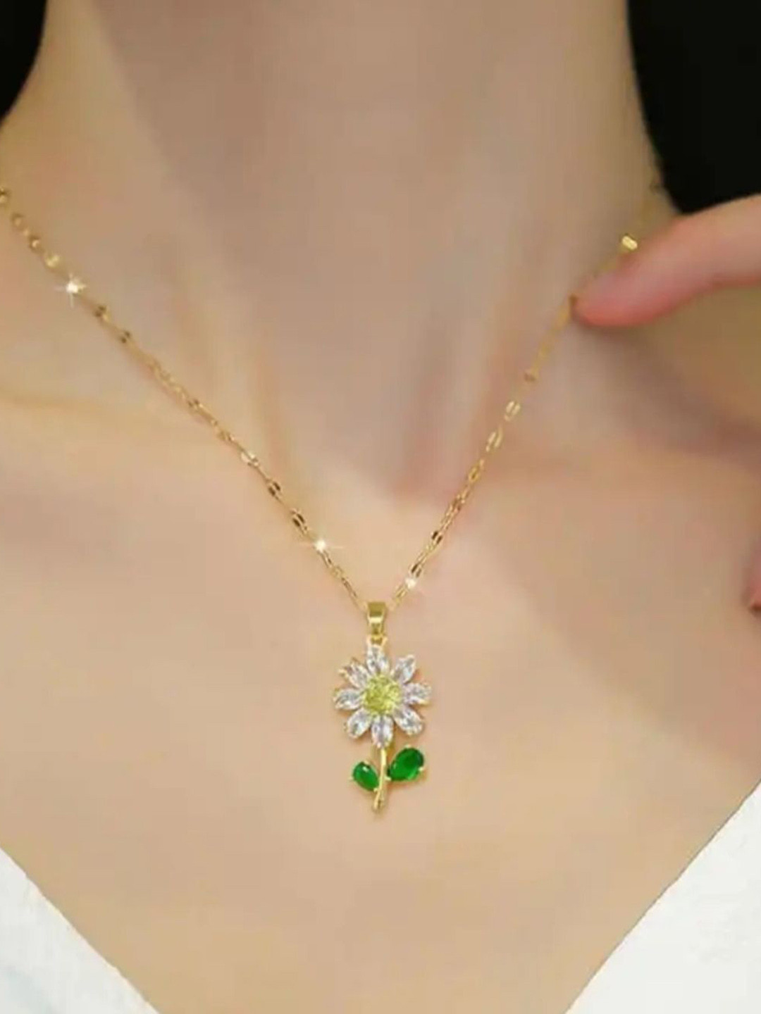 Ruchi trading company Gold-Plated Artificial Stones Studded Floral Pendant With Chain