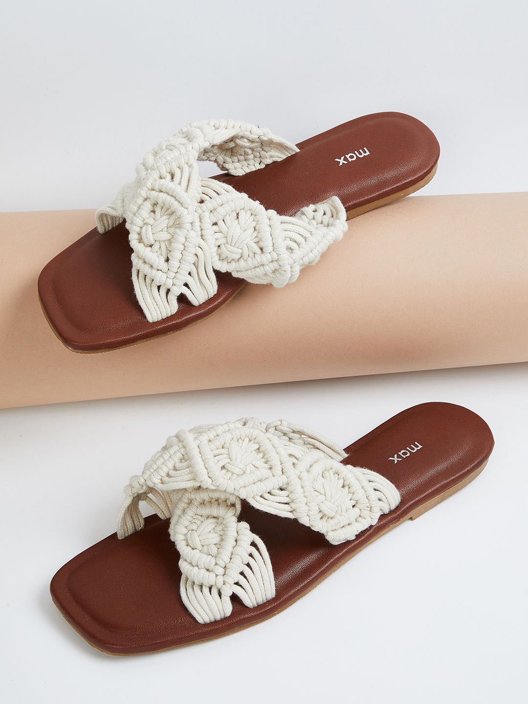 max Women Textured Open Toe Flas