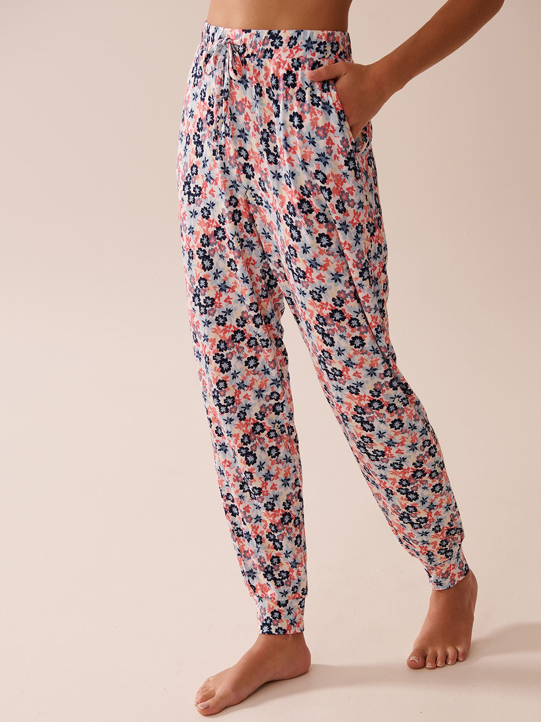 La Vie en Rose Women Floral Printed Straight-Leg Jogger Lounge Pant