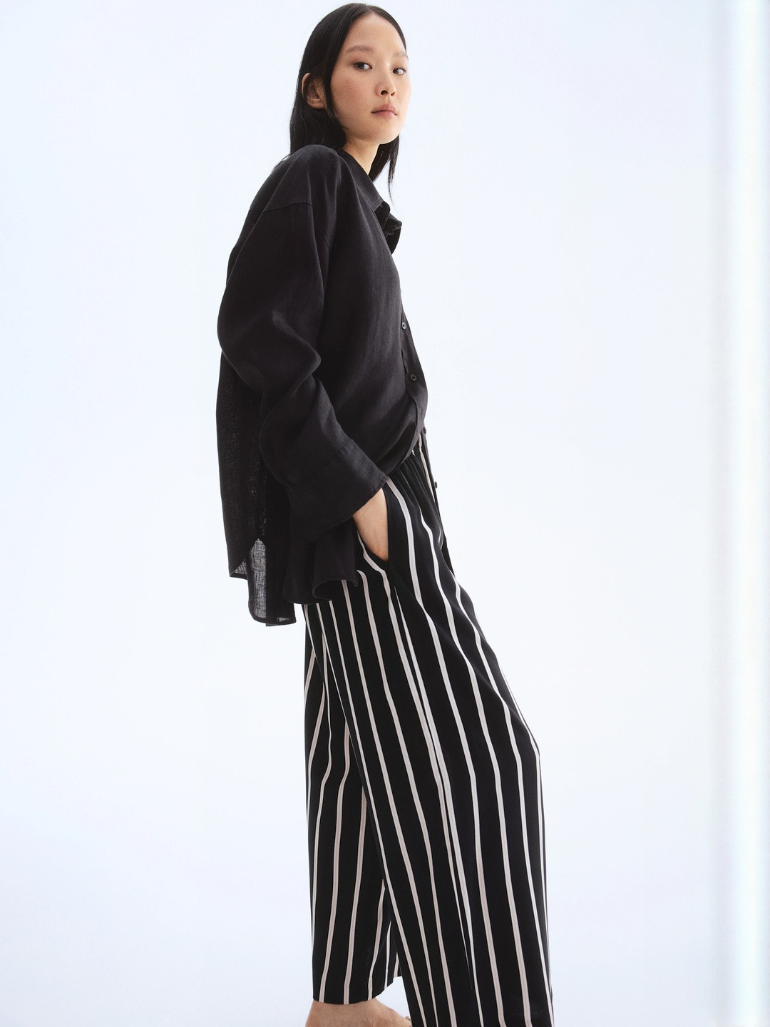 H&M Cropped Pull-On Striped Pleated Trousers