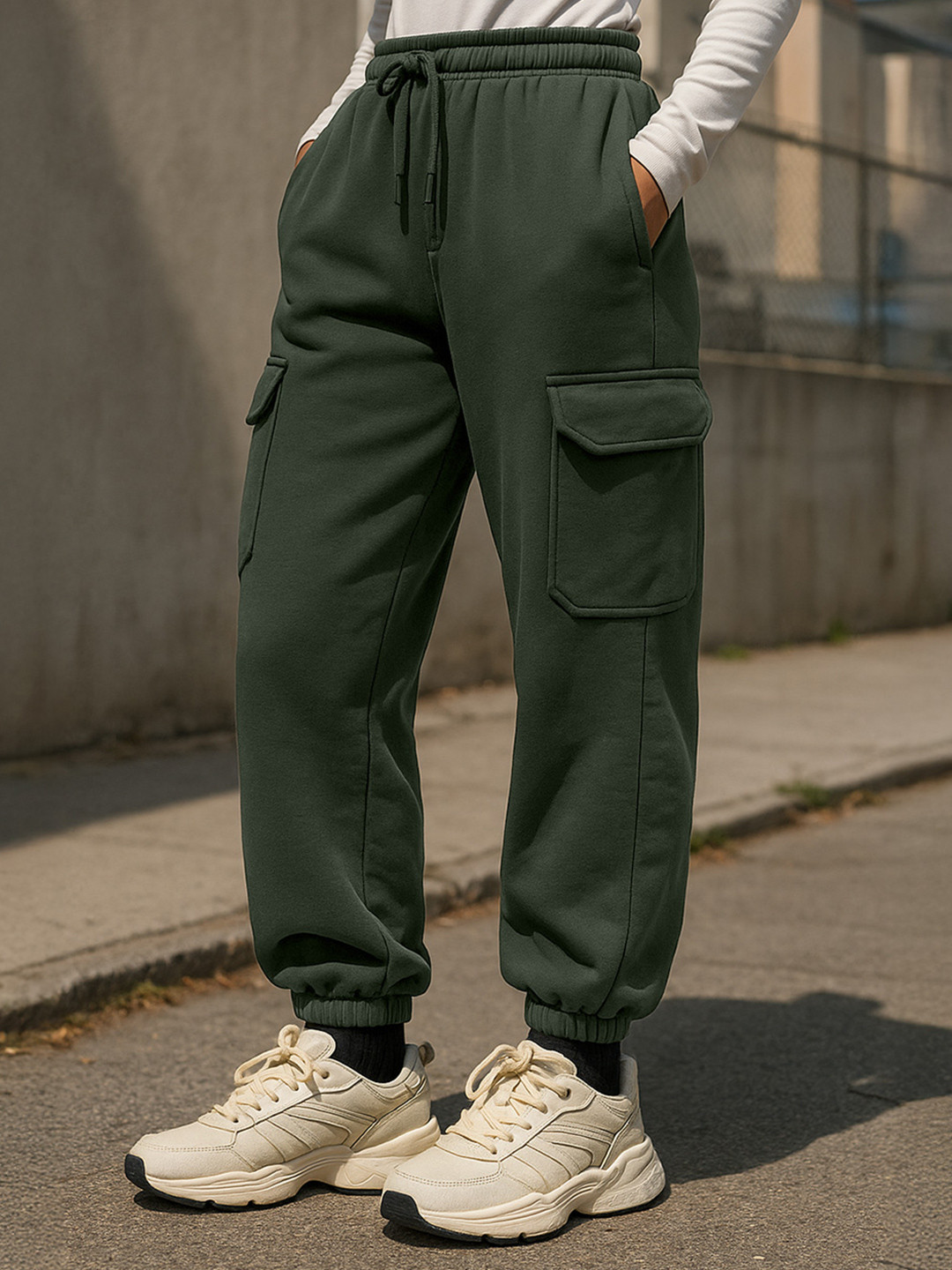 JUNEBERRY Women Green Solid Mid Rise Relaxed Fit Pure Cotton Track Pant