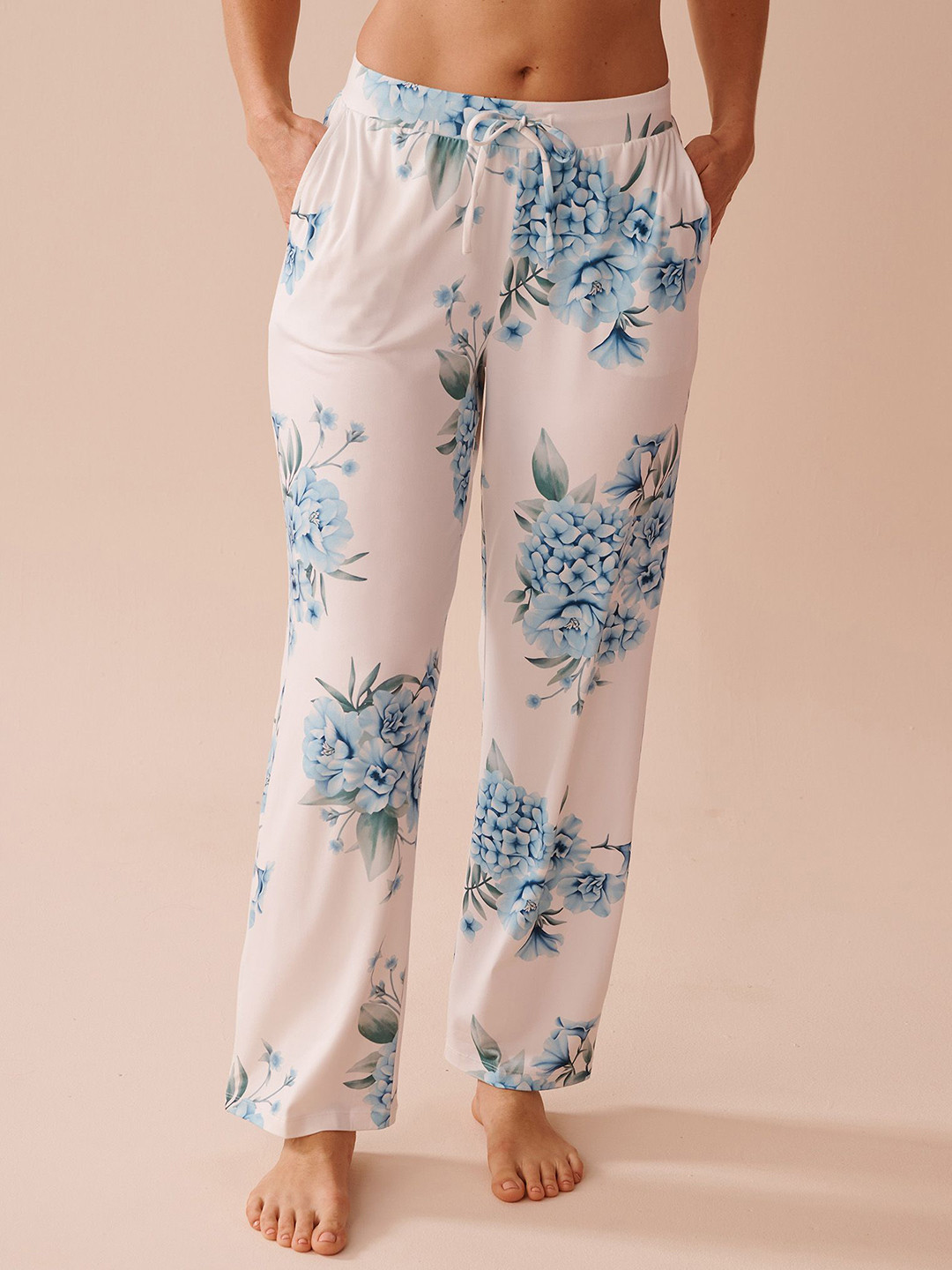 La Vie en Rose Women Hydrangea Printed Mid-Rise Lounge Pants