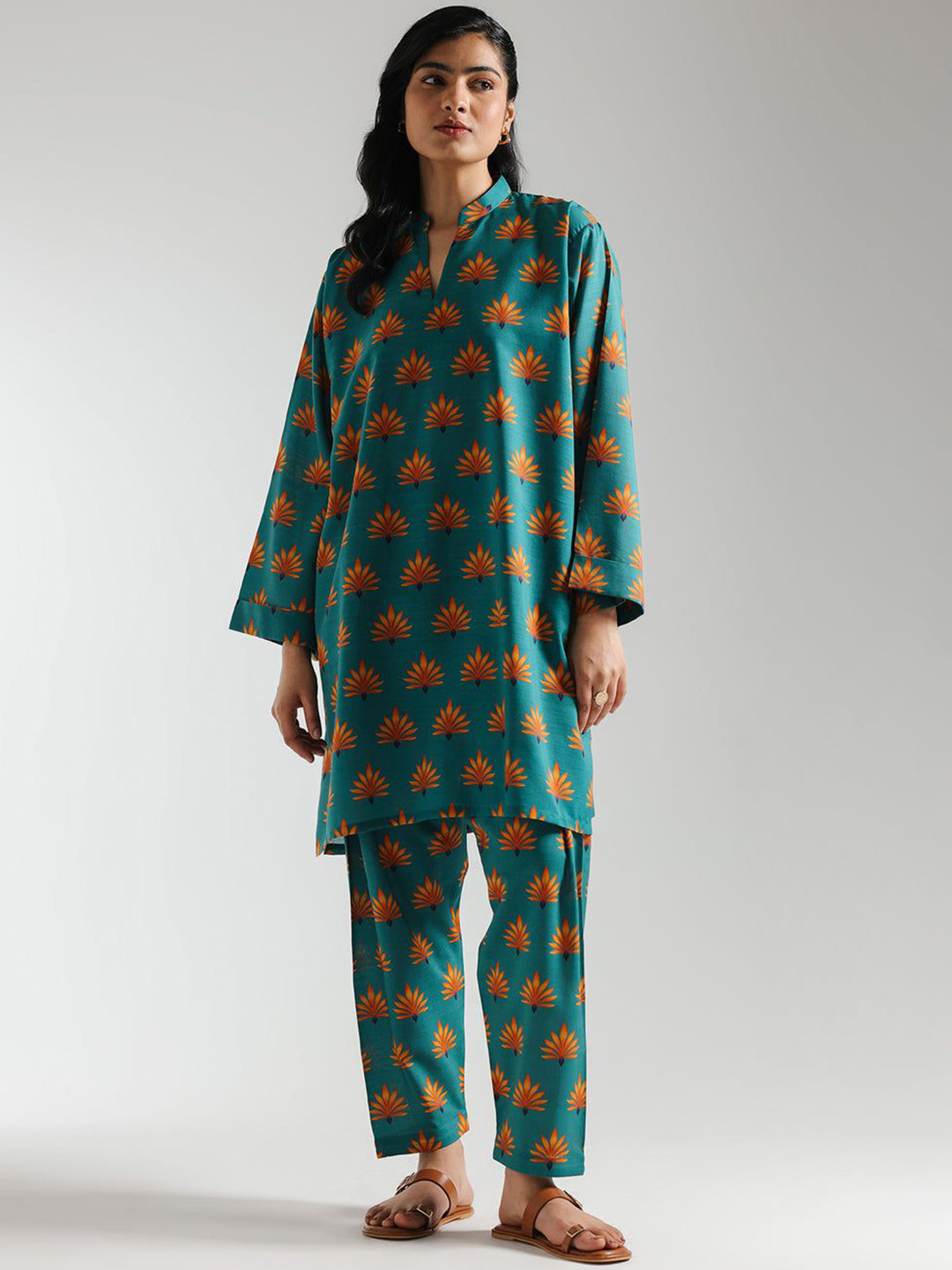 RaFaKHa Floral Printed Mandarin Collar Straight Kurta With Trousers