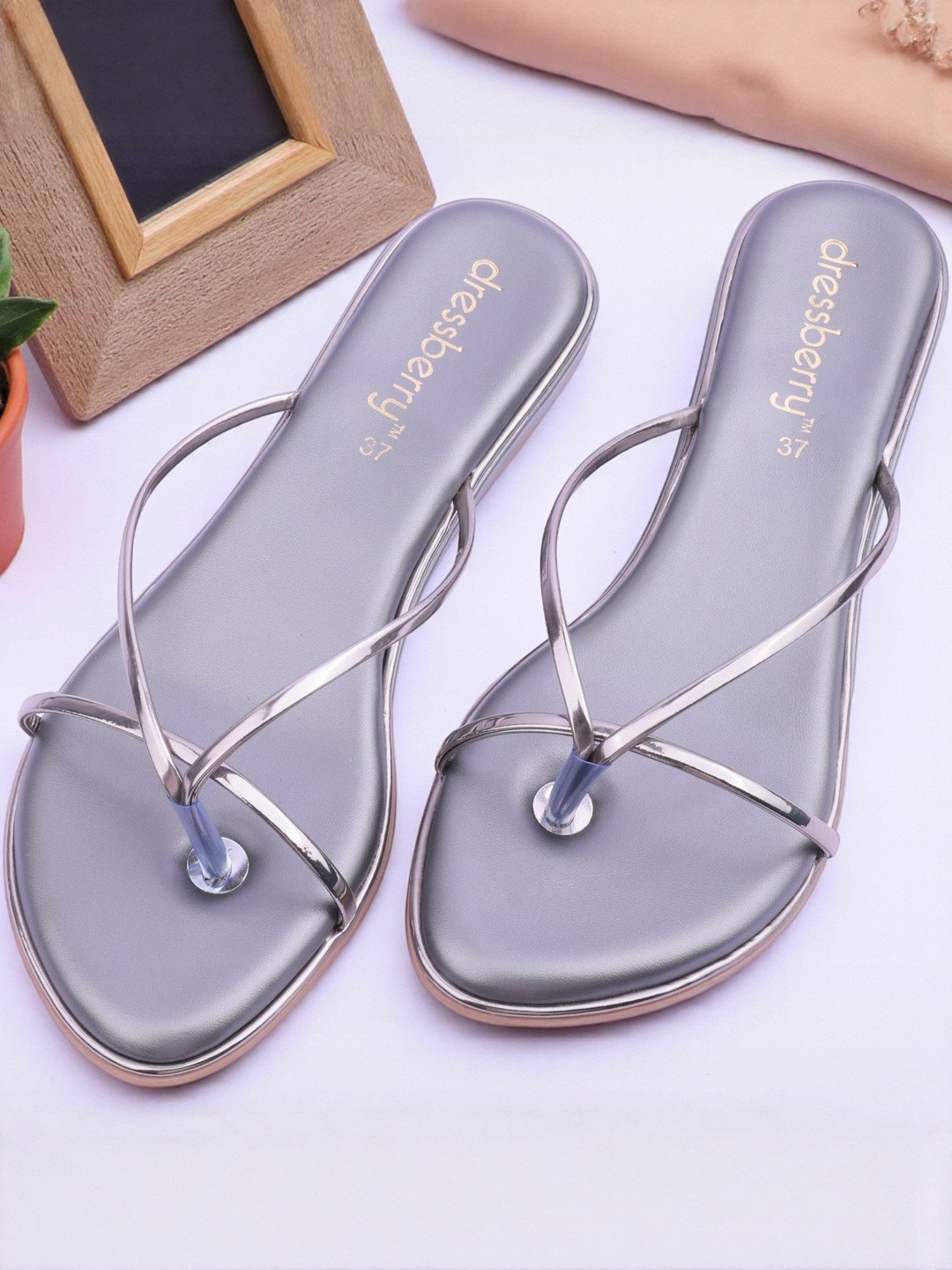 DressBerry Women Silver Open Toe Flats