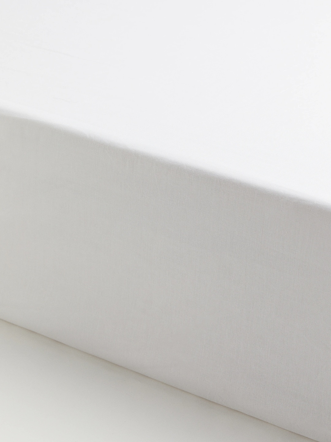 H&M White Solid Cotton 144 TC Fitted Single Bedsheet -200 x 120 cm