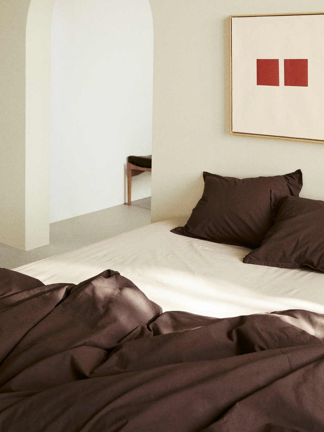 H&M Beige Solid Cotton 144 TC Fitted Queen Bedsheet with a Pillow Cover-200 x 140 cm