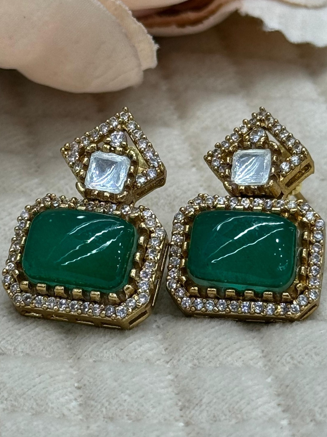 VANSHIKA JEWELS Women Green Brass Square Shape Kundan Drop Earrings