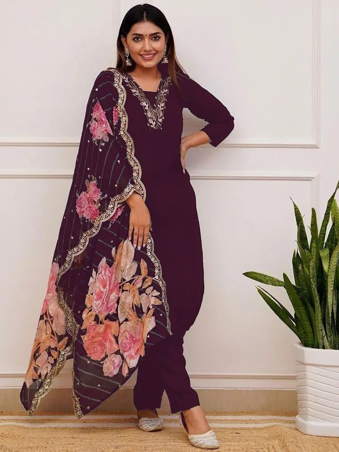 2ni8 lifestyle Women Embroidered Regular Thread Work Kurta with Salwar & Dupatta