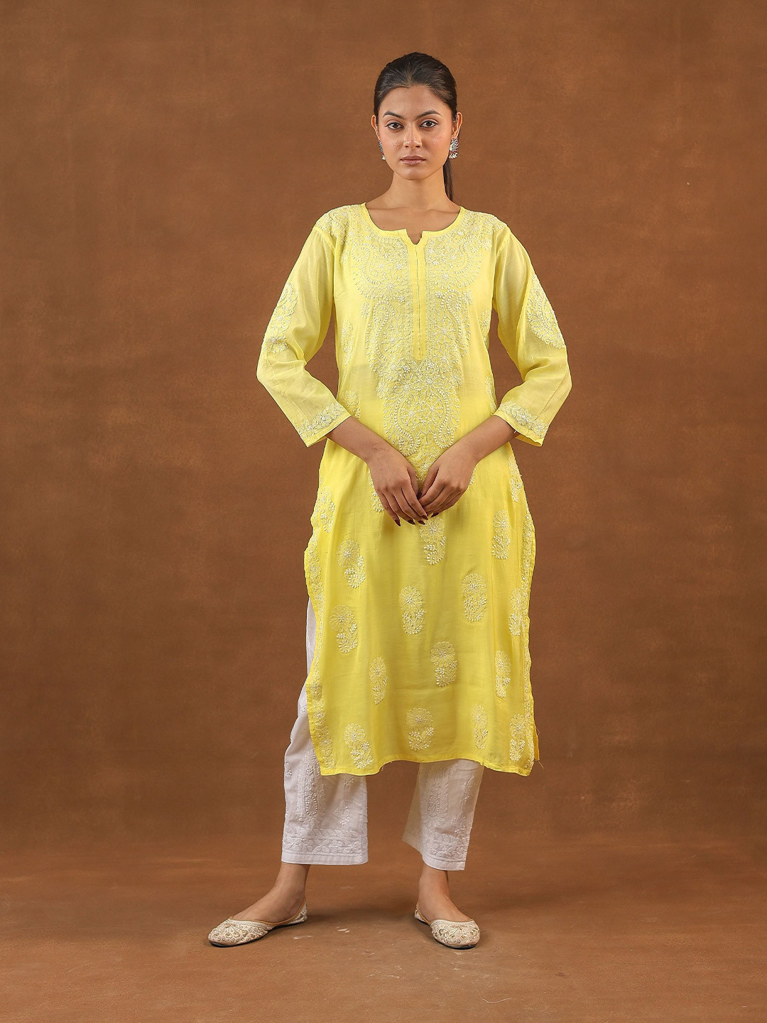 Janaki Apparels Floral Embroidered Chikankari Straight Cotton Kurta