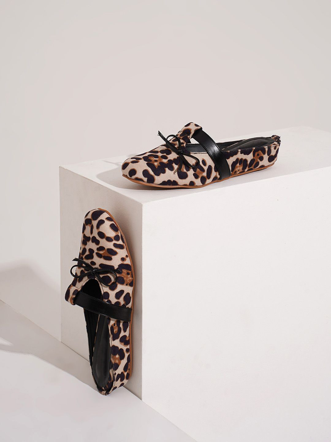 Froh Feet Women Leopard Printed Mules with Bows Flats
