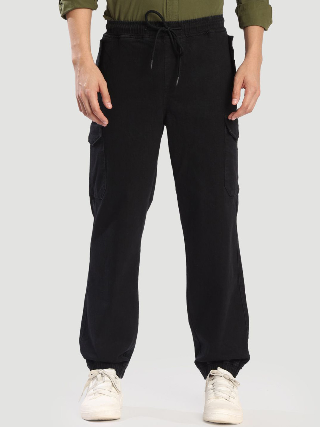 Bene Kleed Men Black Relaxed Fit Mid-Rise Cargo Style Stretchable Jogger