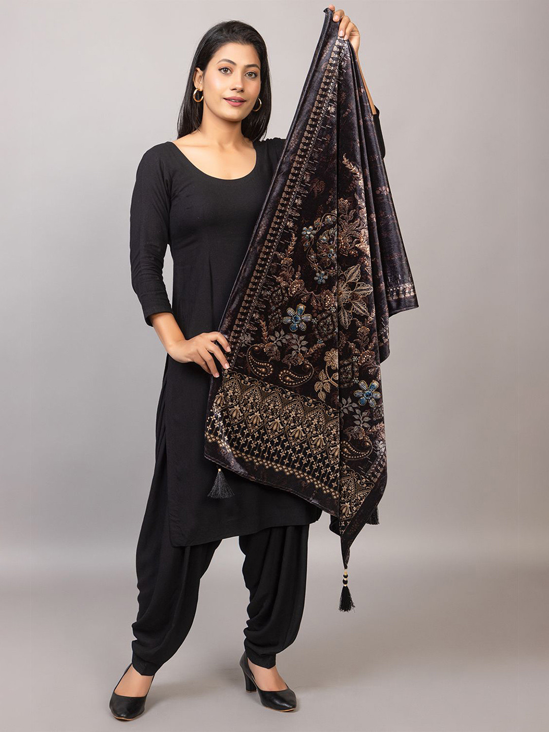 ESSENTIELE Women Woven Design Velvet Stole