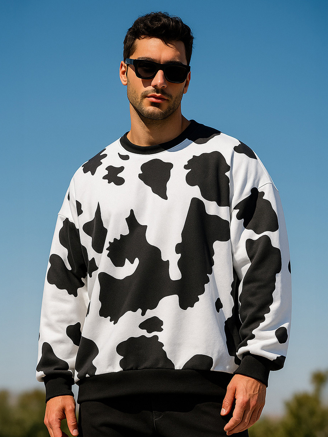 VEIRDO Men Black & White Cow Printed Cotton Fleece Oversized Pullover Sweatshirt