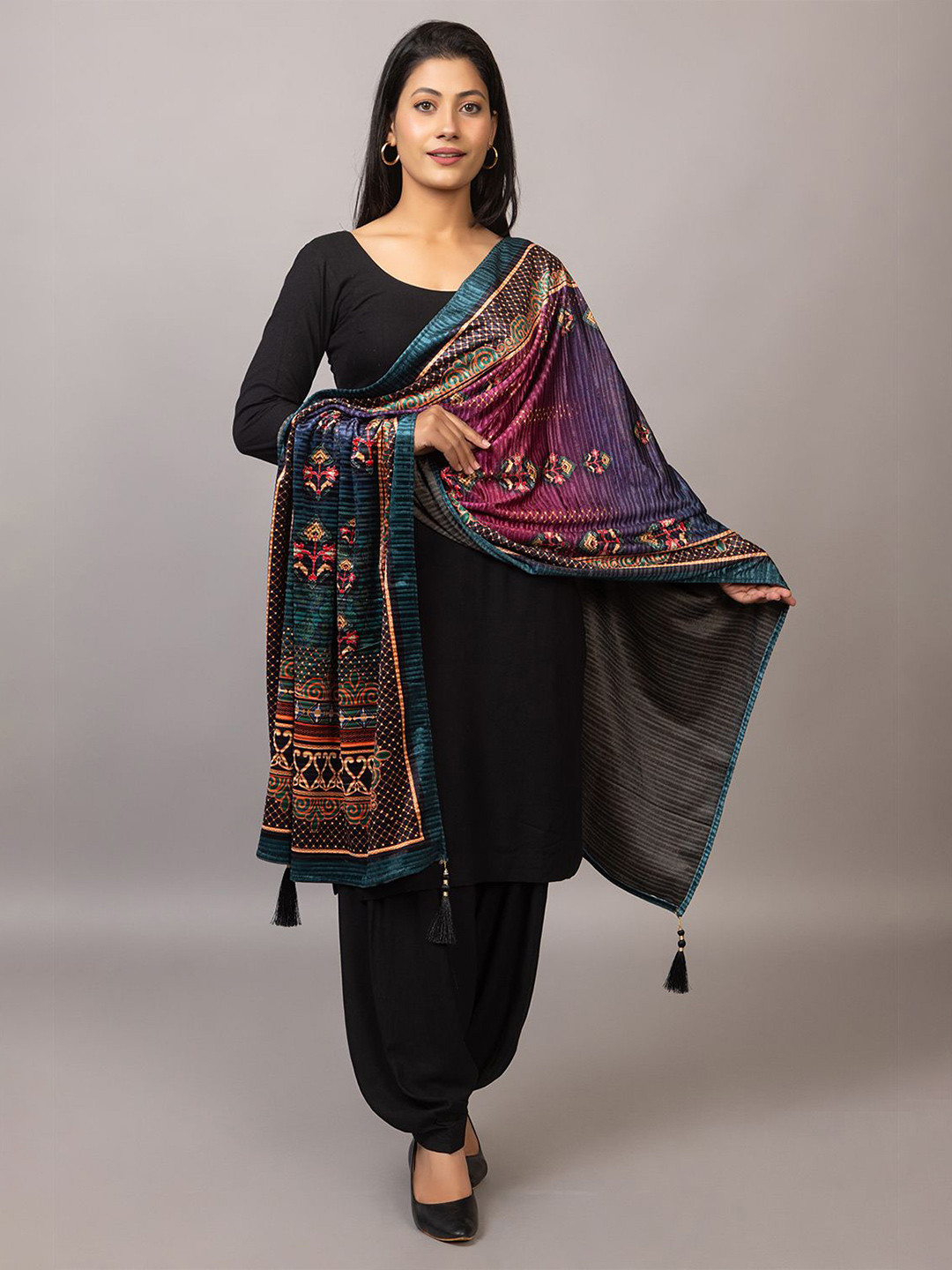 ESSENTIELE Women Floral Printed Velvet Stoles