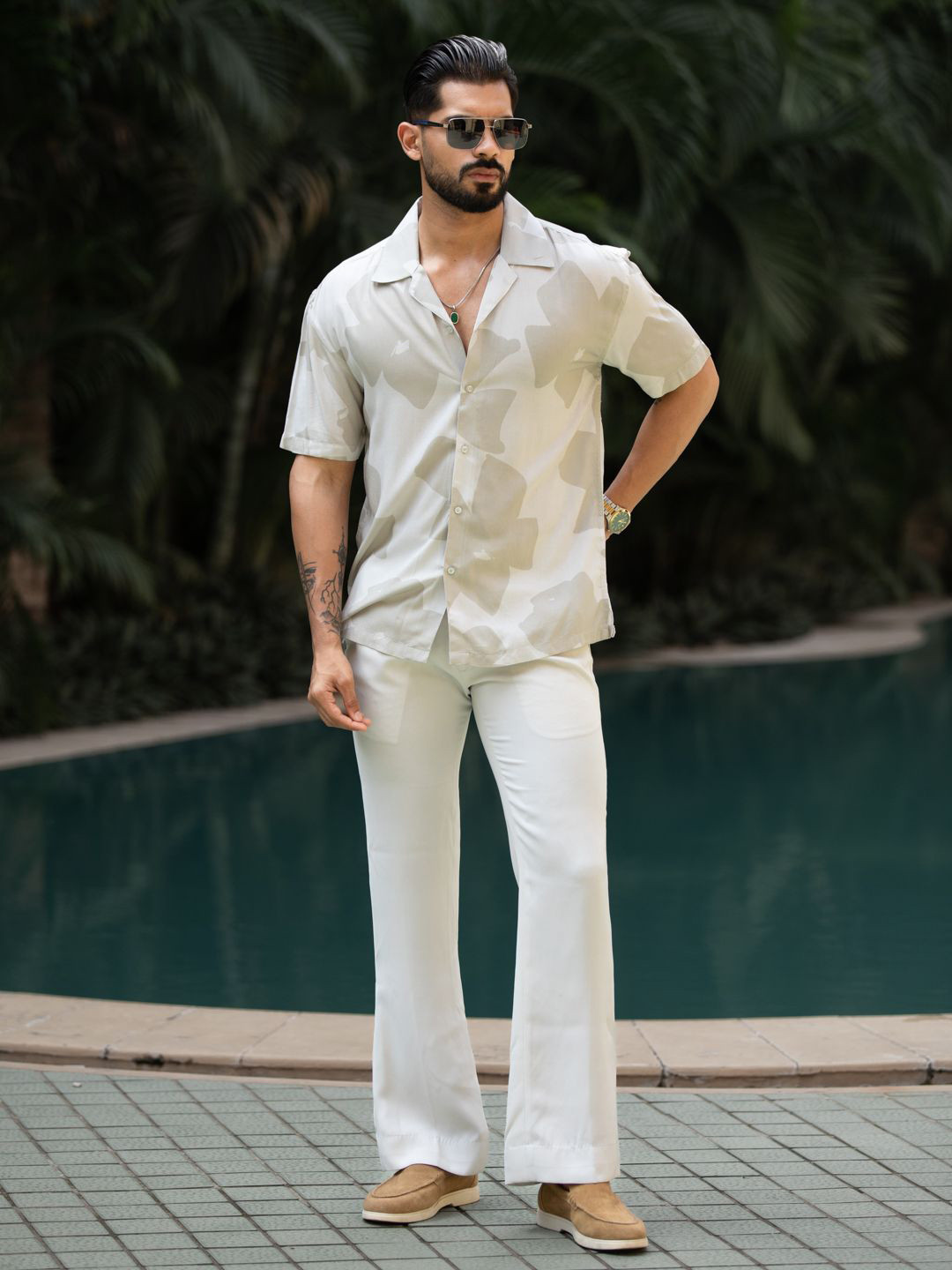 Urban Scissors Men Comfort Fit Abstract Printed Spread Collar Casual Shirt