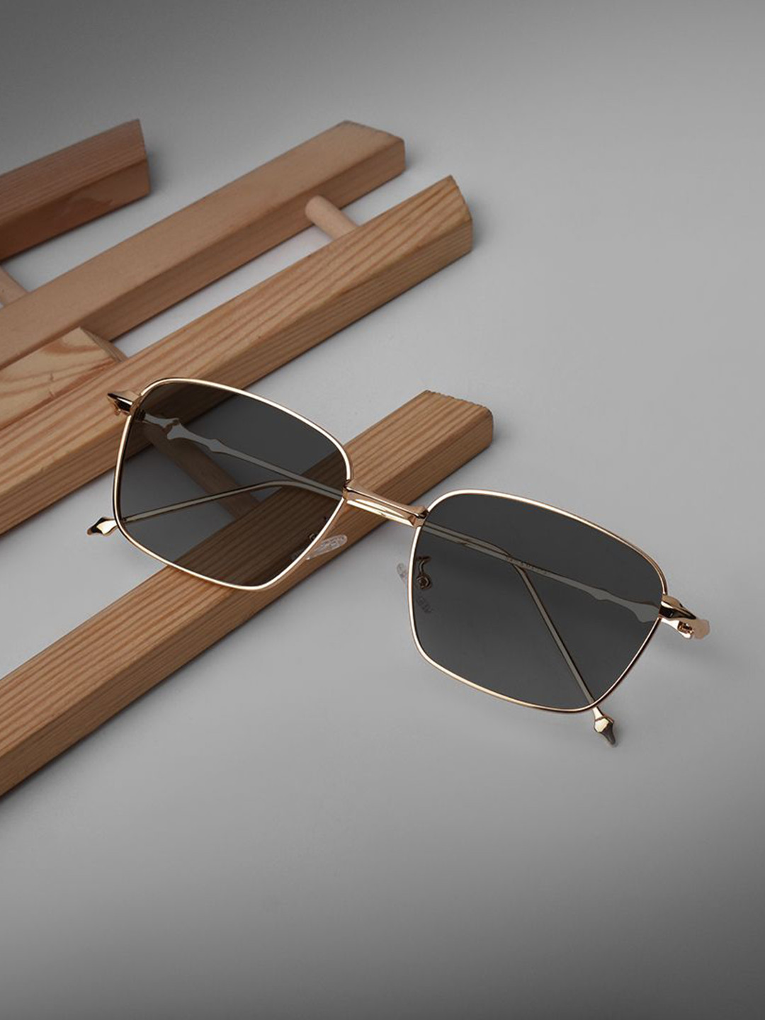 SAM & MARSHALL Unisex Gold-Toned Rectangle Sunglasses & Black UV Protect Lens ADRIAN_GOLD