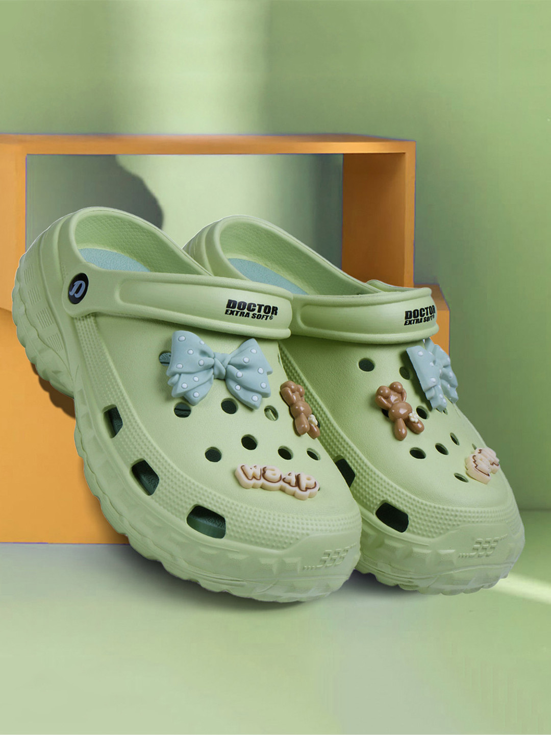 DOCTOR EXTRA SOFT Women Self Design Clogs Flip Flop