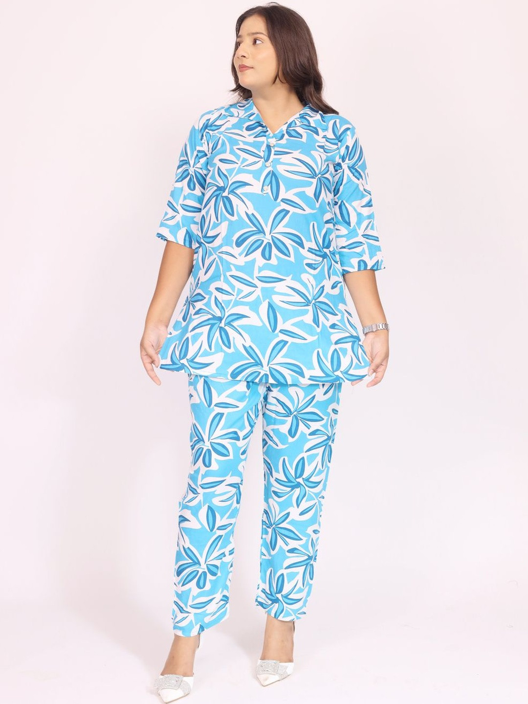 MODFUSE Women Blue & White Viscose Rayon Floral Printed Kurta and Pant Set