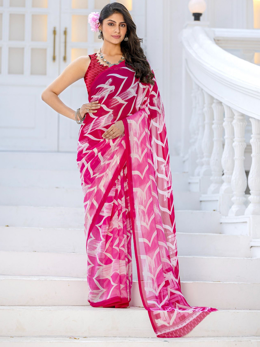 Leelavati Women Abstract Printed Saree