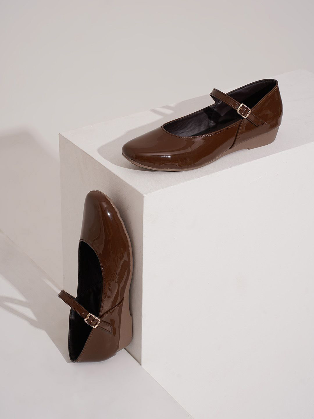 Froh Feet Women Brown Mary Janes Wedge Buckles