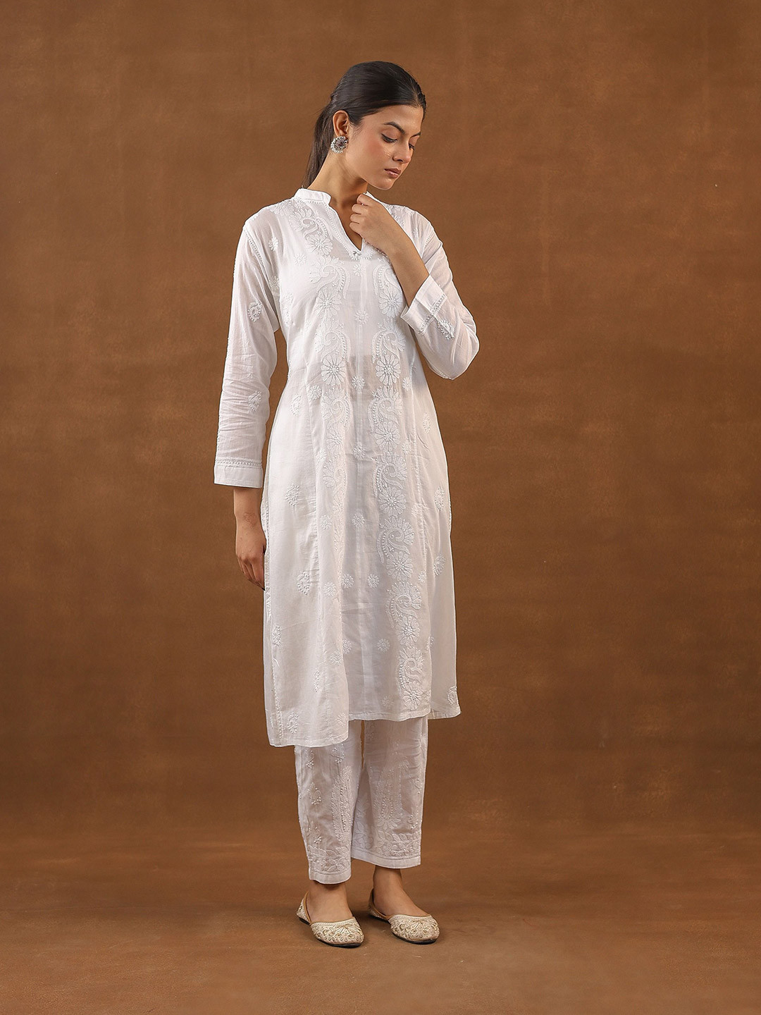 Janaki Apparels Floral Embroidered Mandarin Collar Chikankari Straight Cotton Kurta