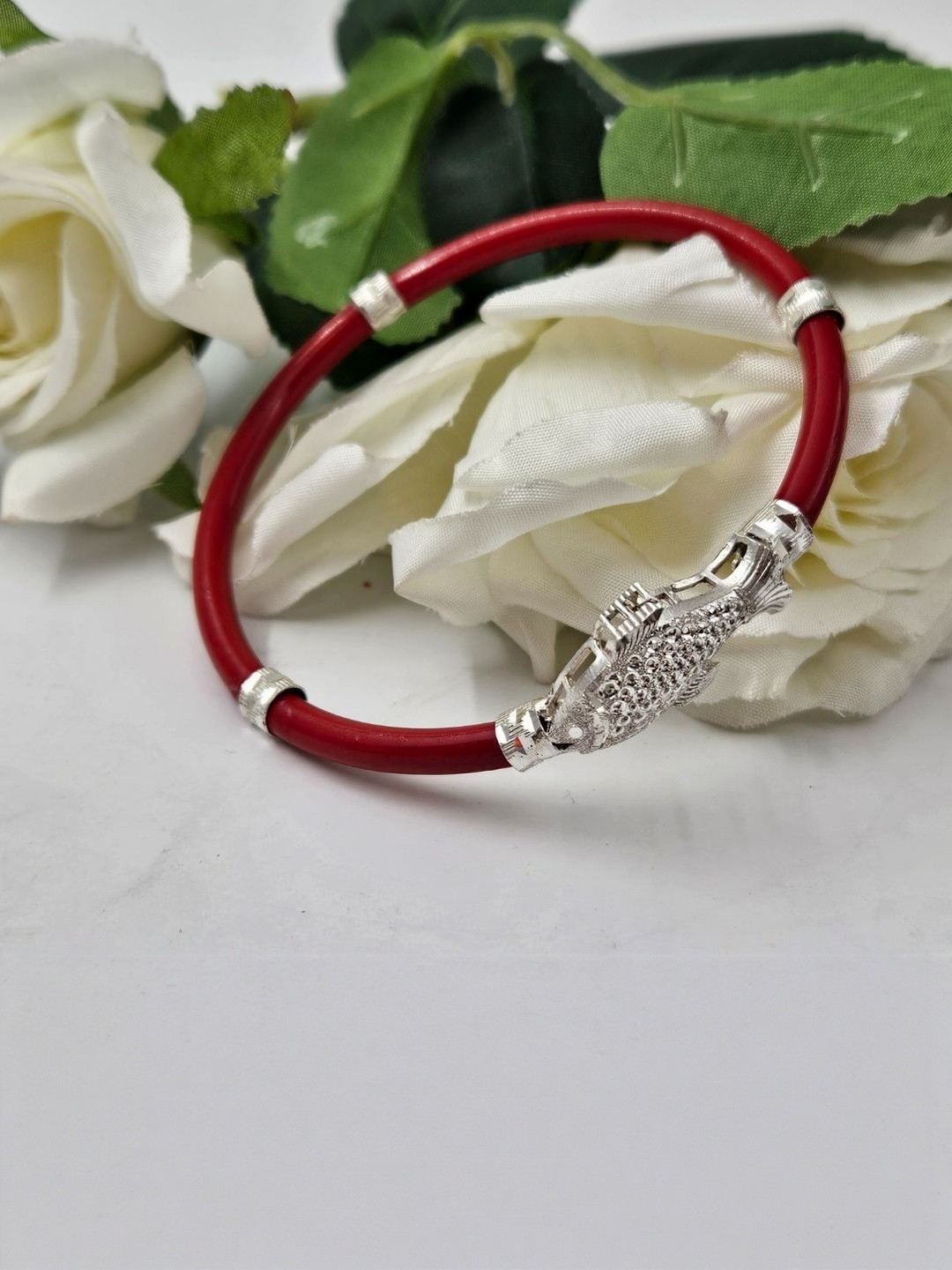 PARASMONI Women 1 Piece Red & Silver Fish Charm Noya Bangle
