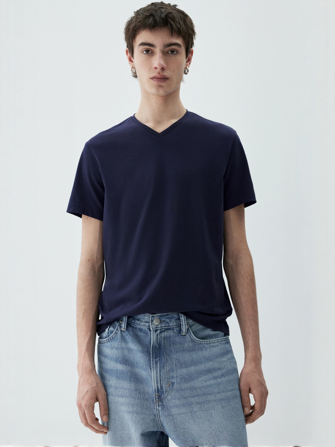 H&M Slim Fit V-neck T-shirt