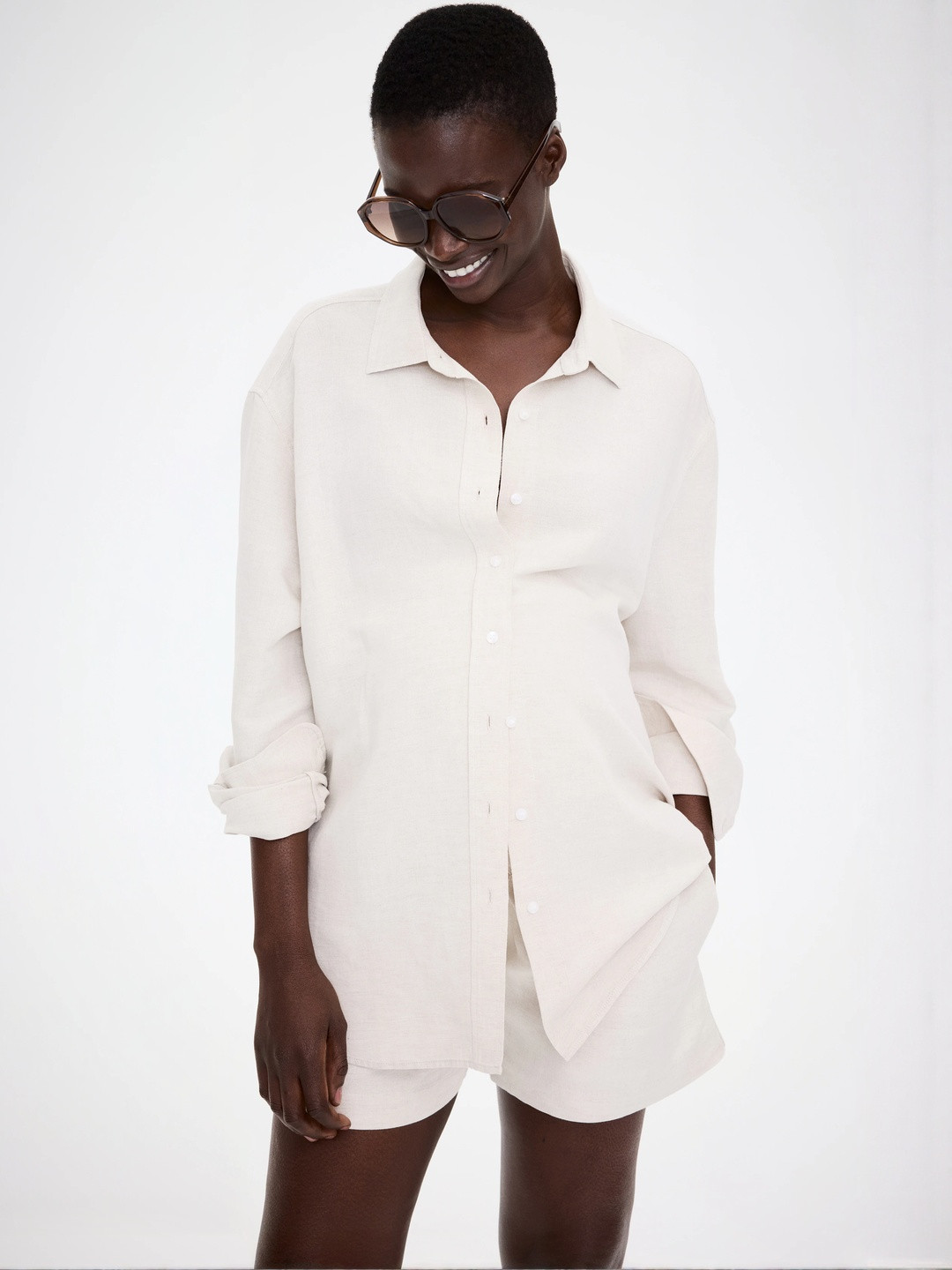 H&M MAMA Linen-Blend Shorts