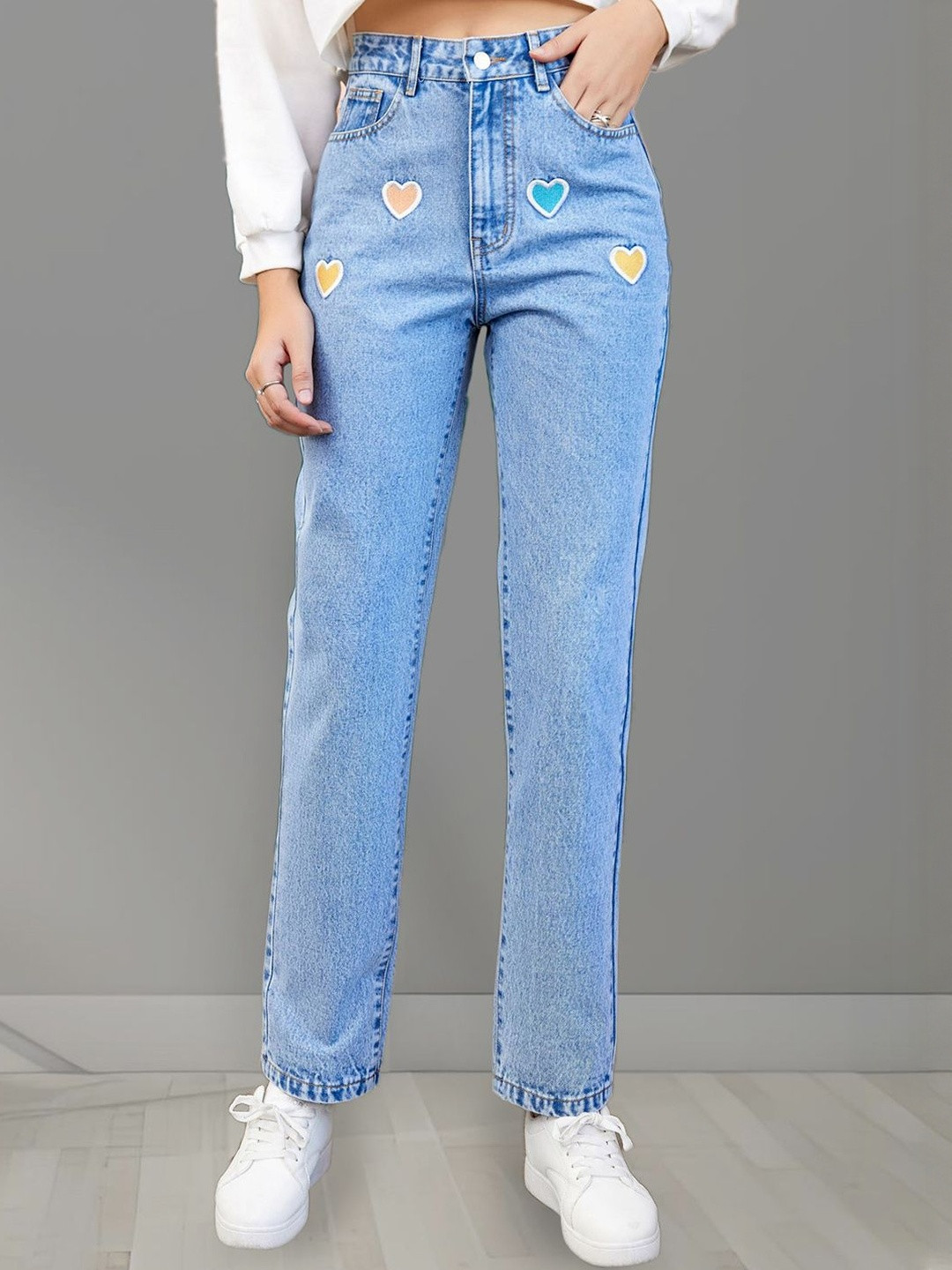 DressBerry Women Blue Heart Patch Straight Fit Mid-Rise Jeans