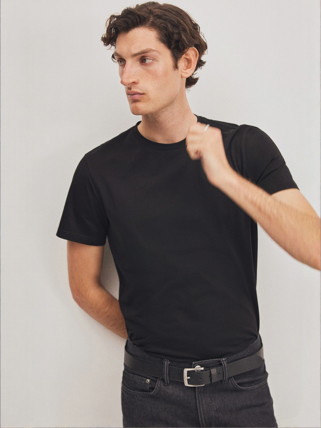 H&M Men Black Solid Slim Fit Pima Pure Cotton T-shirt