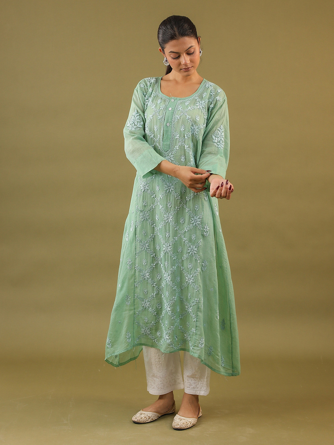 Janaki Apparels Floral Embroidered Chikankari A-Line Kurta