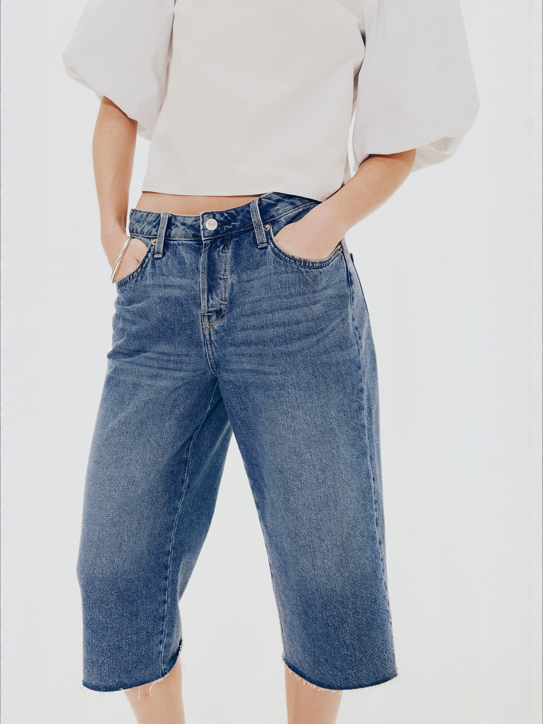 H&M Women Low Knee-Length Denim Shorts 1266264002-Blue