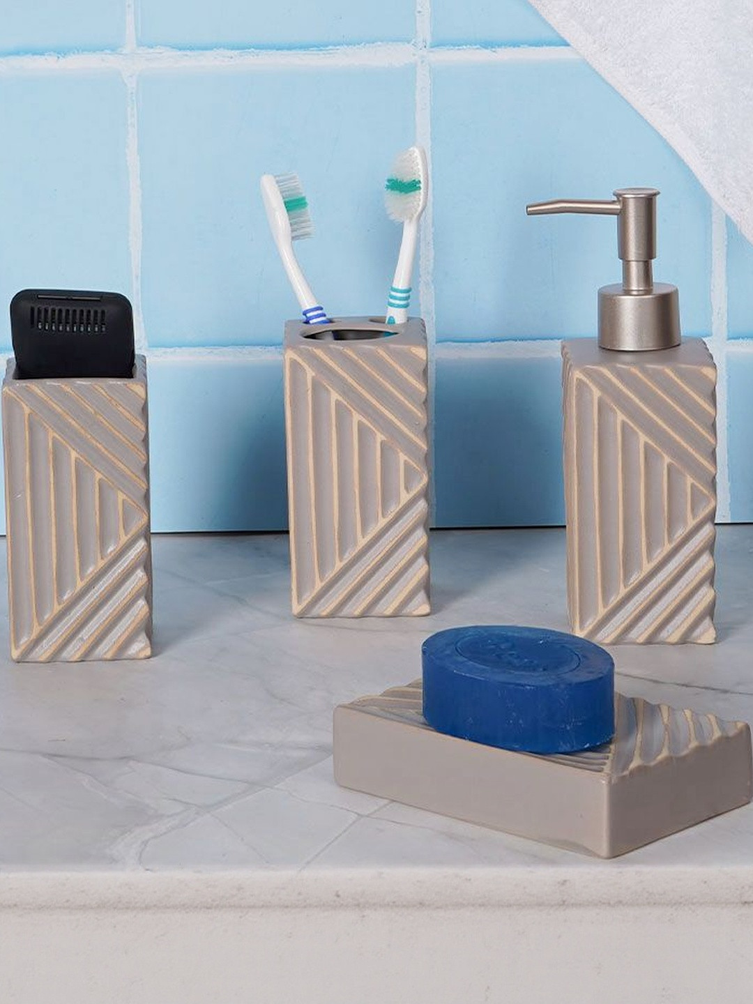 AARVI DECOR STUDIO Grey 4 Pcs Textured Ceramic Bath Accessories Set