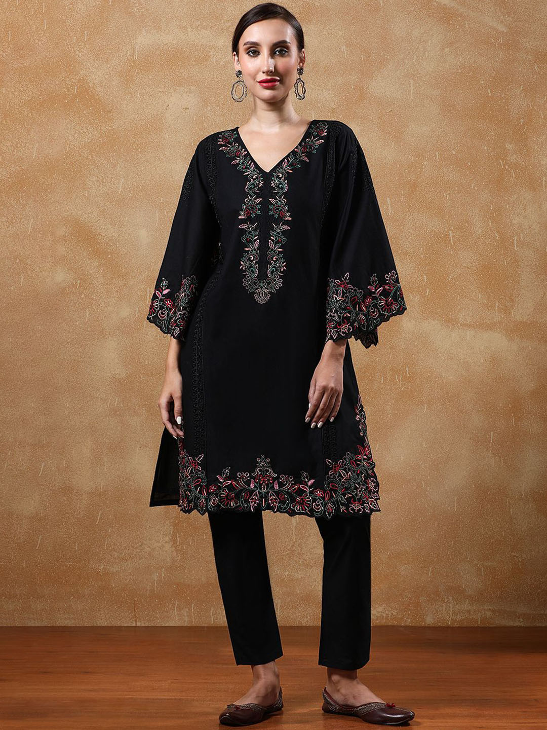 Varanga Women Black with Gold Pure Cotton Floral Embroidery Co-Ords