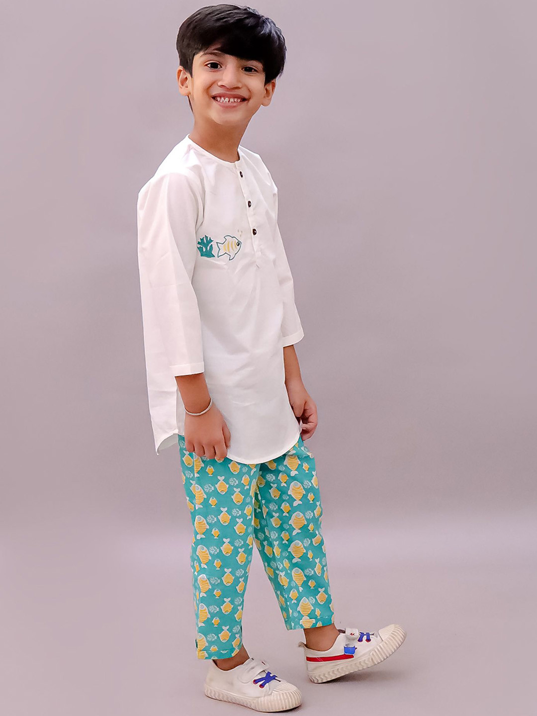 LITTLE GINNIE Unisex Kids Fish Printed Regular Pure Cotton Kurta With Pyjama