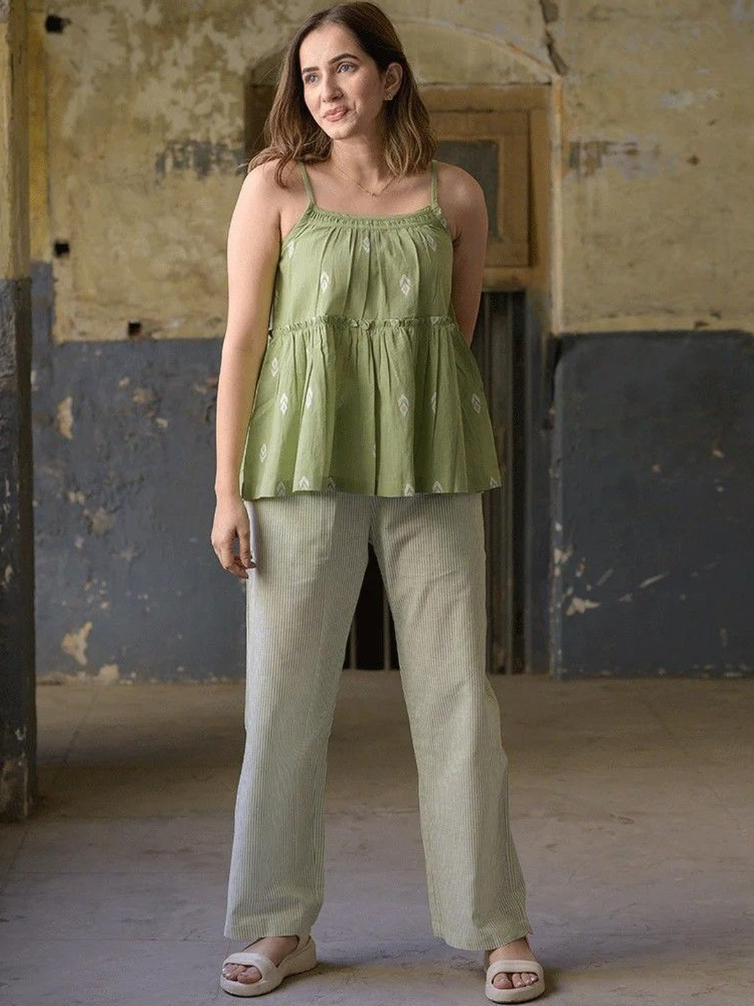 HERE&NOW Women Green Cotton Blended Printed Sleeve less Co Ord Set