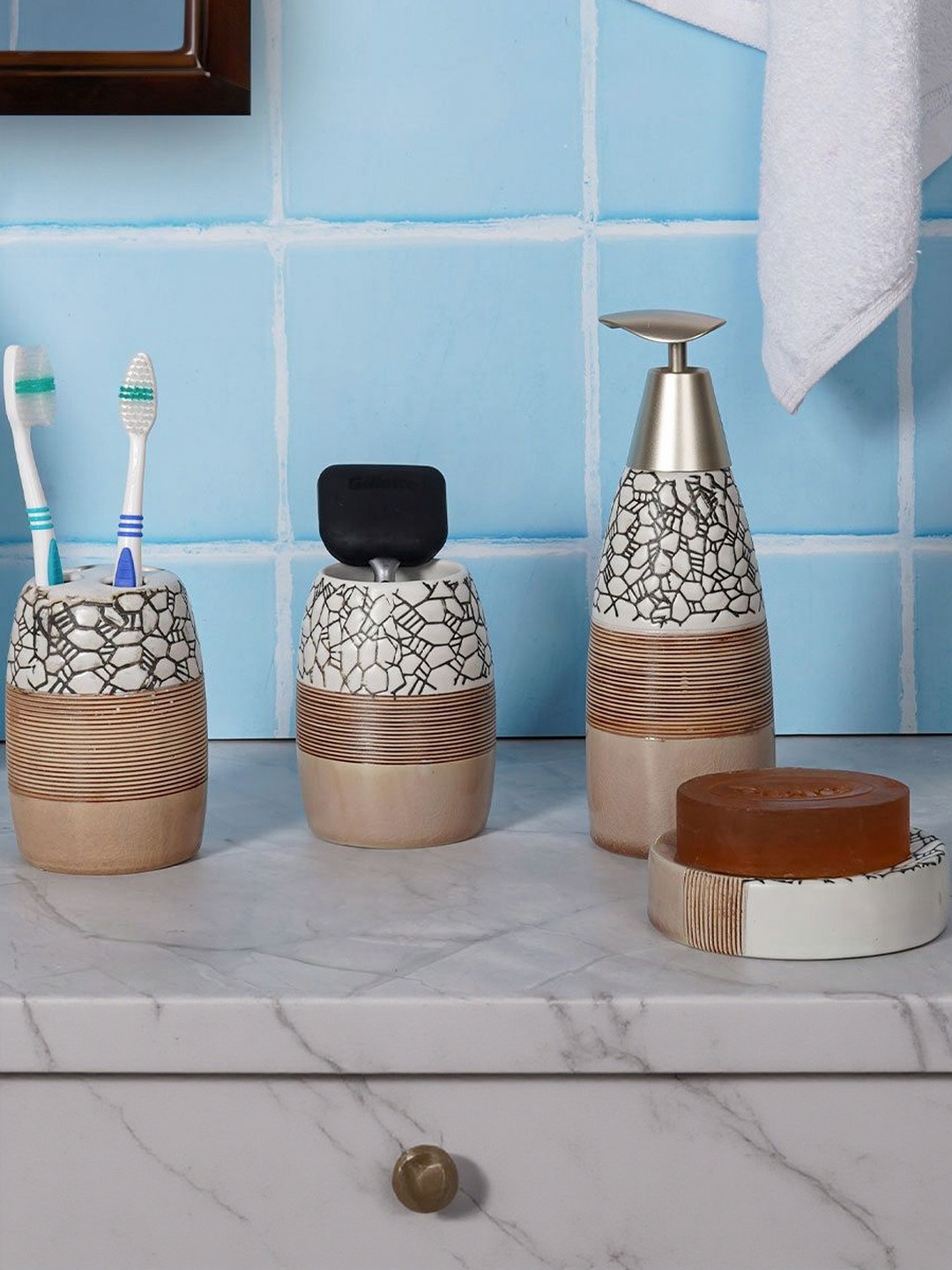 AARVI DECOR STUDIO Beige & White 4 piece Abstract Ceramic Bathroom Accessories