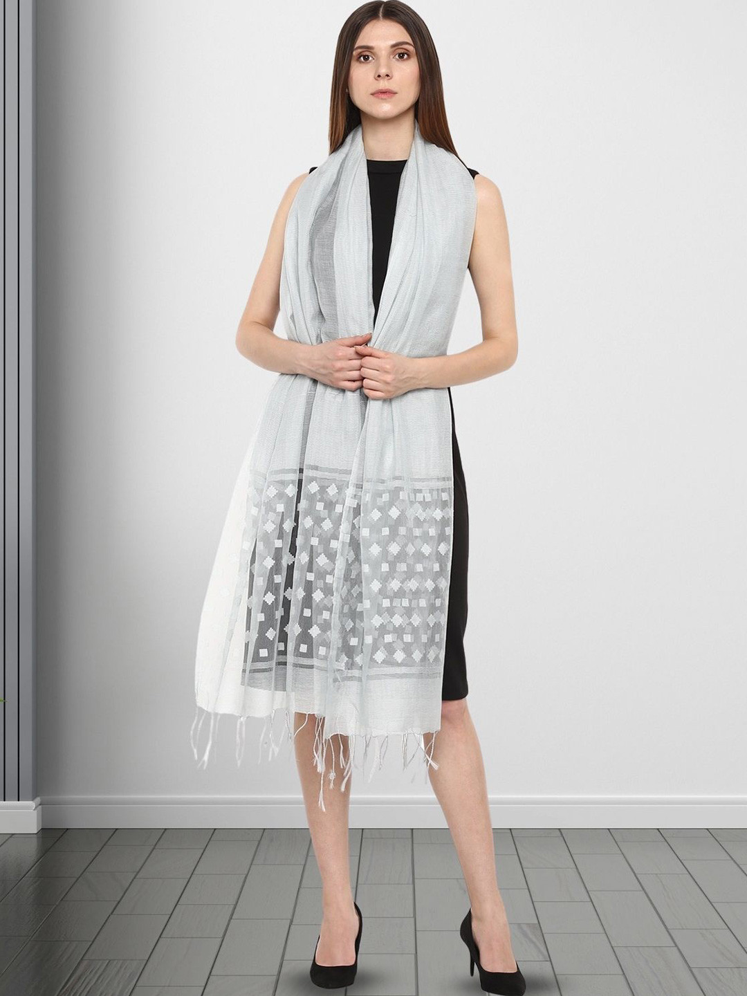 Rhe-Ana Silver-Toned Checked Dupatta