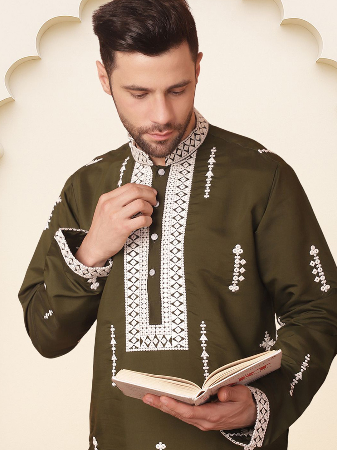 Jompers Geometric Embroidered Cotton Silk Chikankari Kurta