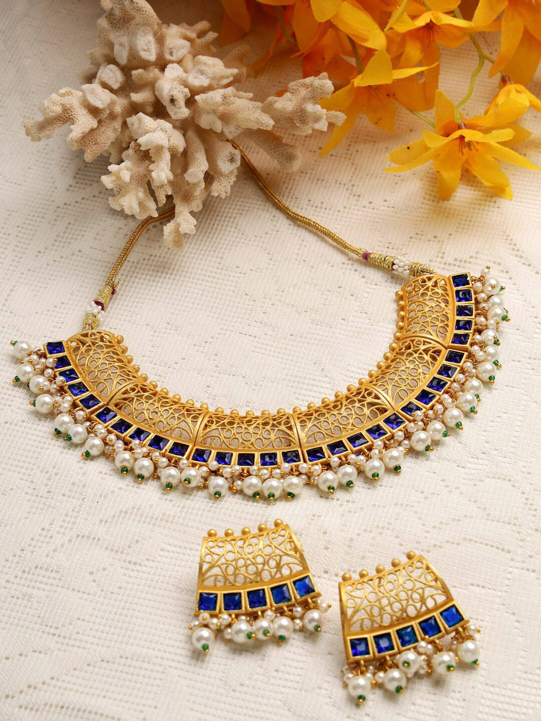 Moedbuille Gold-Plated Gold-Colored Stone-Studded & Pearl  Jewellery Set