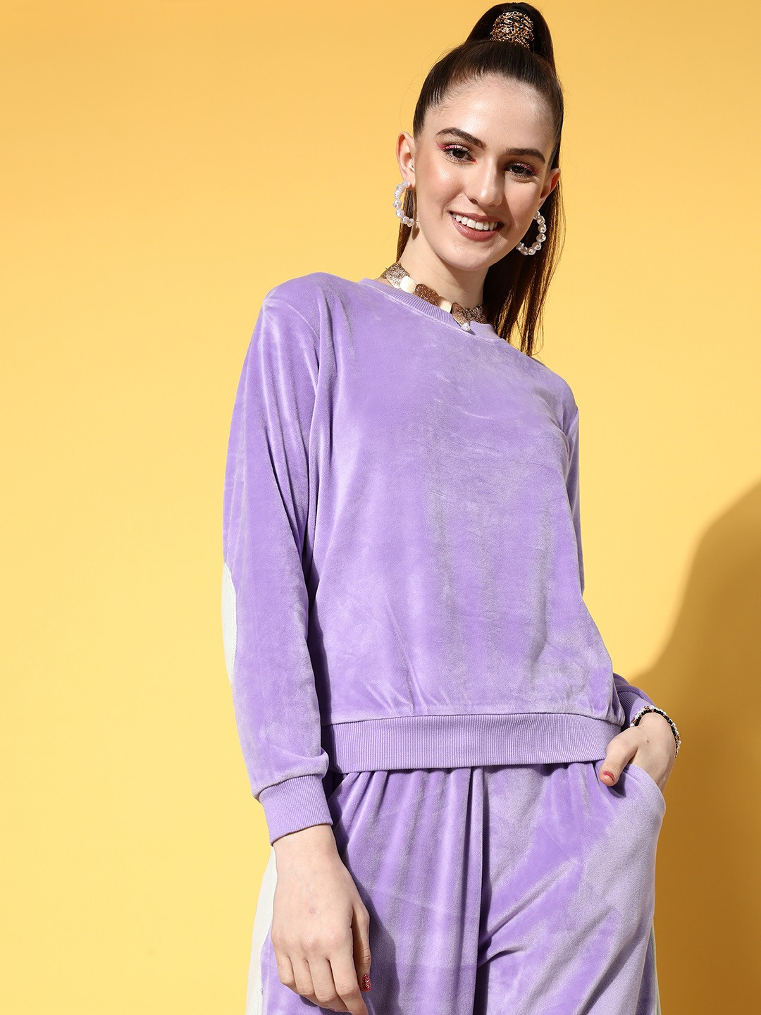 SASSAFRAS Women  Lavender Solid Glam Game Sweatshirt