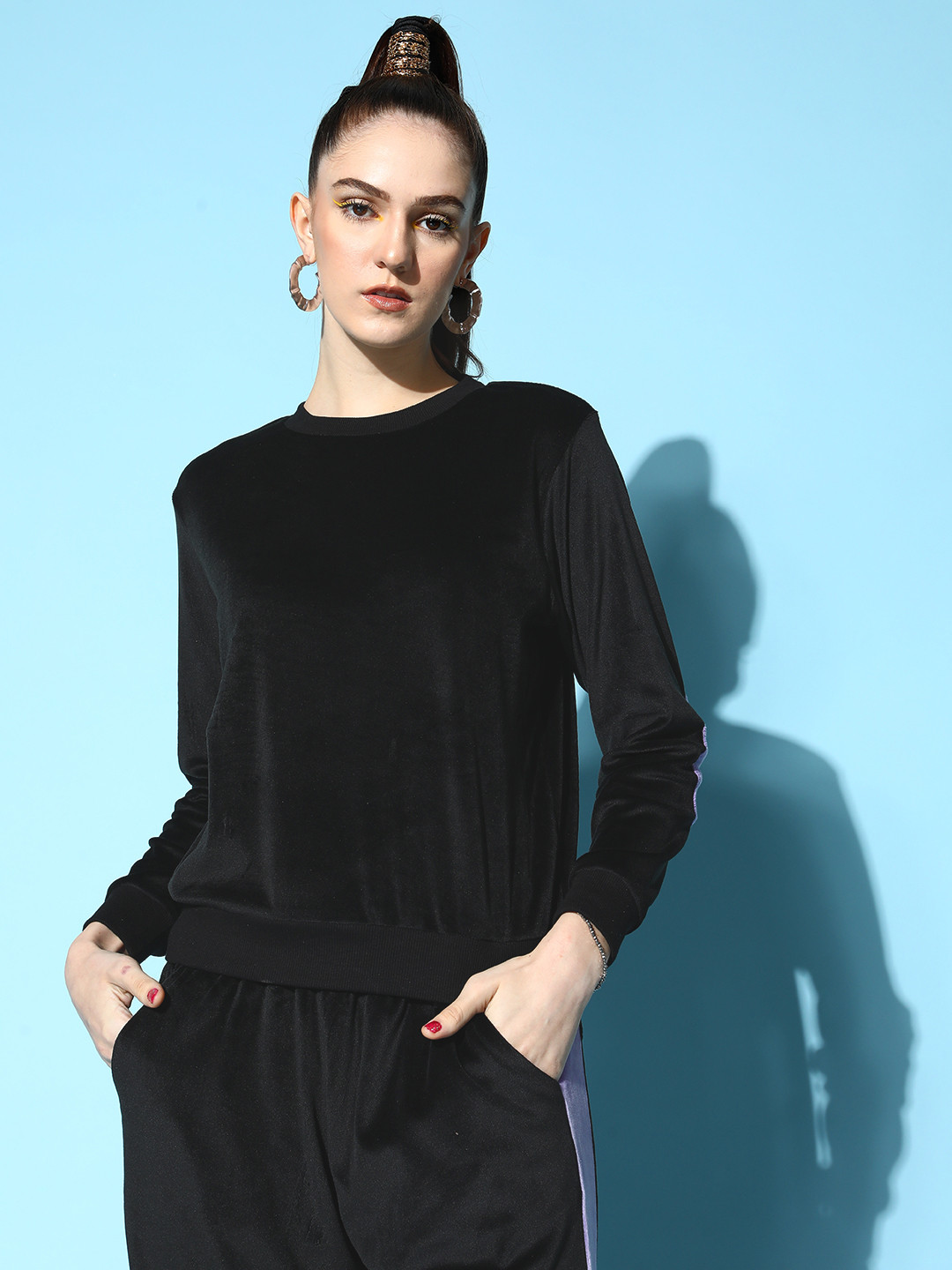 SASSAFRAS Women Gorgeous Black Solid Glam Game Sweatshirt