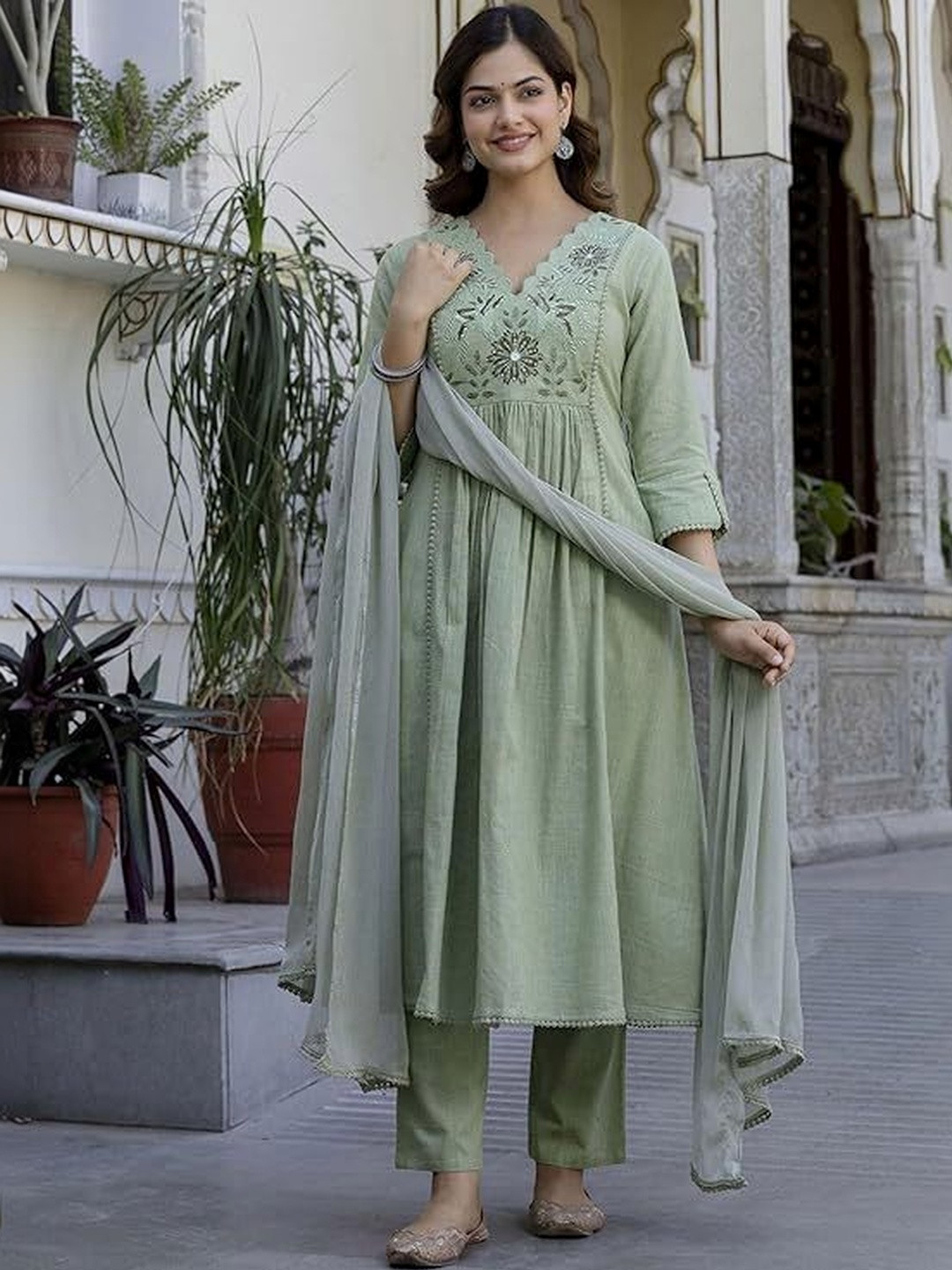 Jikonet Women Floral Embroidered Regular Pure Cotton Kurta with Palazzos & With Dupatta