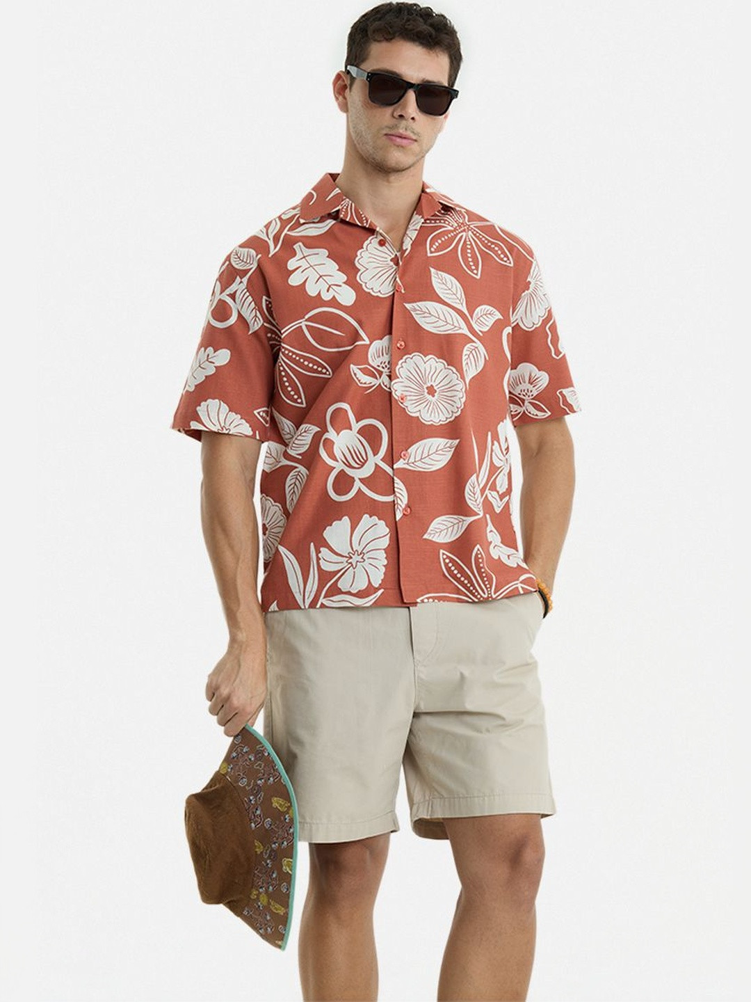 Snitch Men Boxy Floral Printed Casual Shirt